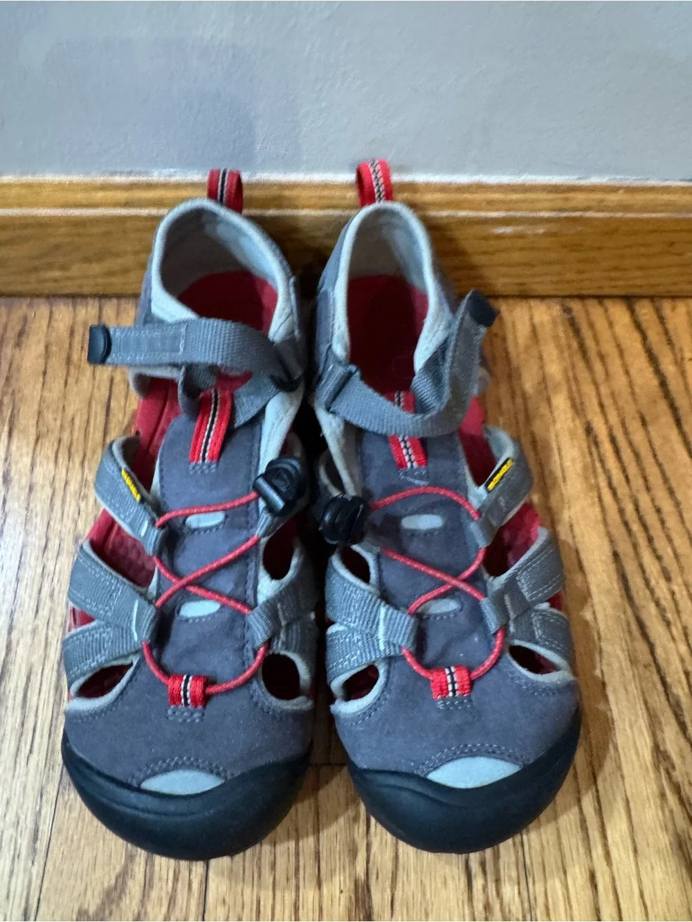 KEEN Seacamp II CNX Magnet/Racing Red Sandals - Youth Size 6